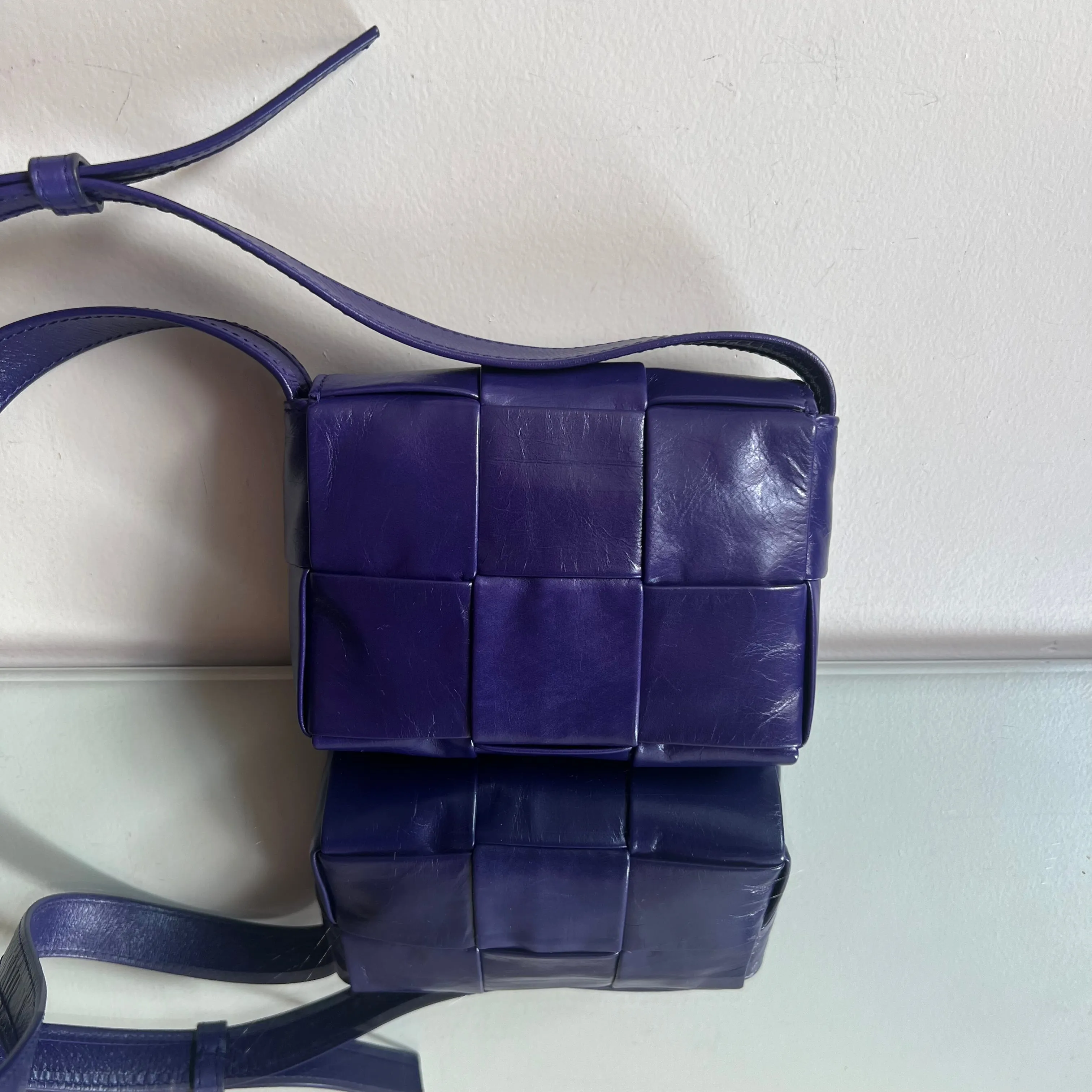 Bolsa Bottega Veneta Cassete Mini Roxa