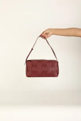 Chic Bottega Veneta Cassette Shoulder Bag in Brick Red